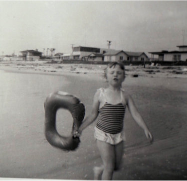 SUMMER DAYS – OPENING DAY AT THE RACES